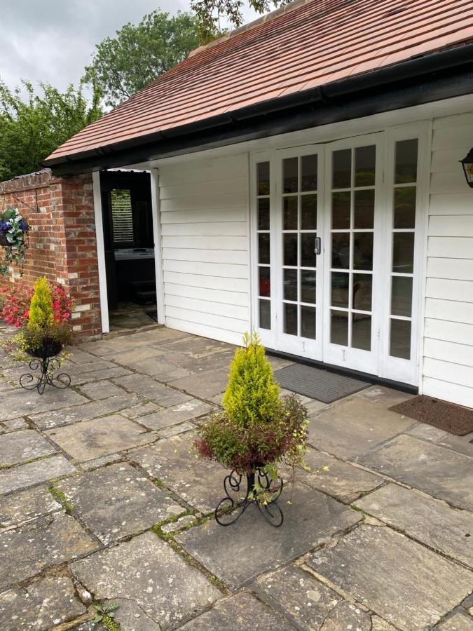 The Garth Guest Suite Studio Cottage Lingfield Buitenkant foto