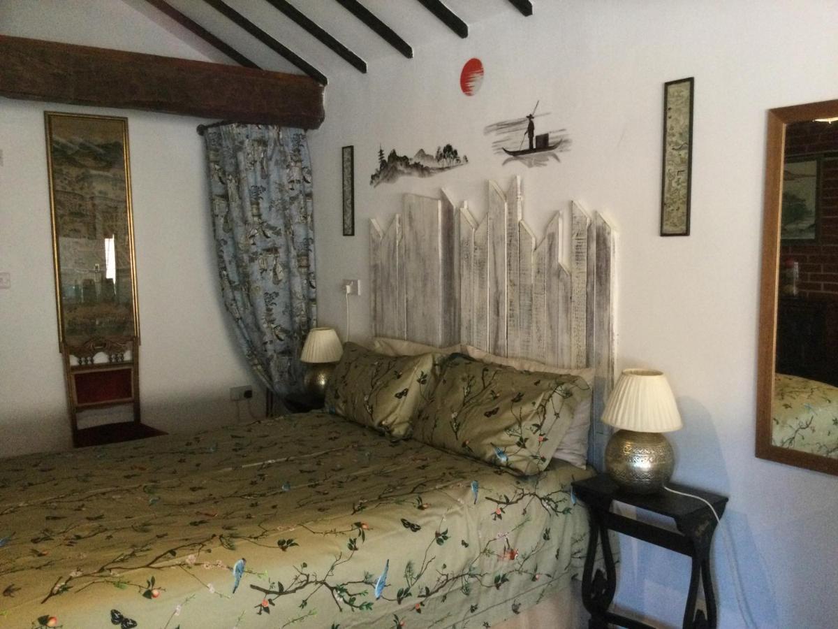 The Garth Guest Suite Studio Cottage Lingfield Buitenkant foto